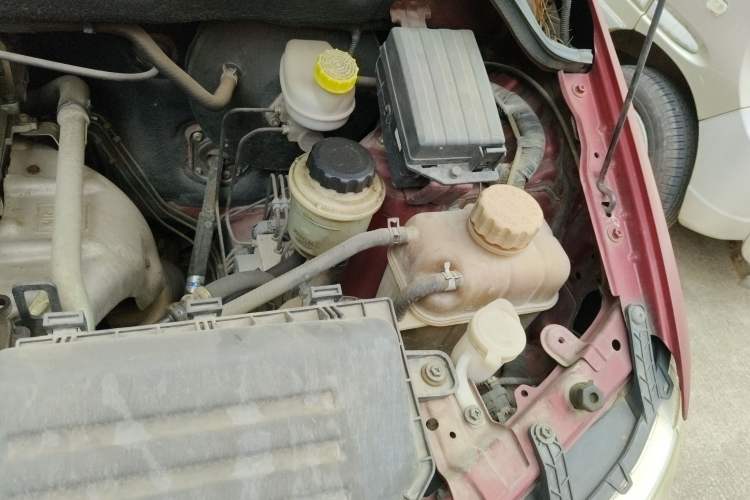 Used Wuling Hongguang 2014 1.2L S Comfort Model China IV Engine Bay Left