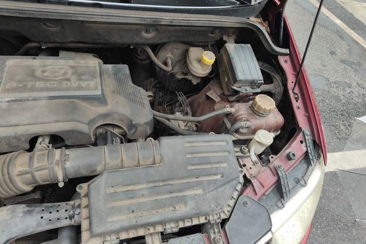 Used Wuling Hongguang 2014 1.5L S Luxury Model Engine Bay Left