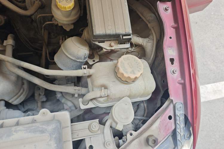 Used Wuling Hongguang 2014 1.5L S Comfort Model Engine Bay Left