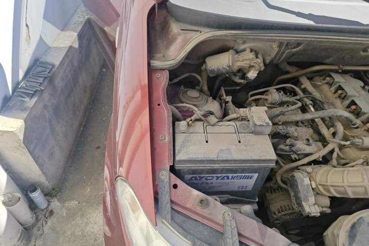 Used Wuling Hongguang 2014 1.5L Base Version Engine Bay Right