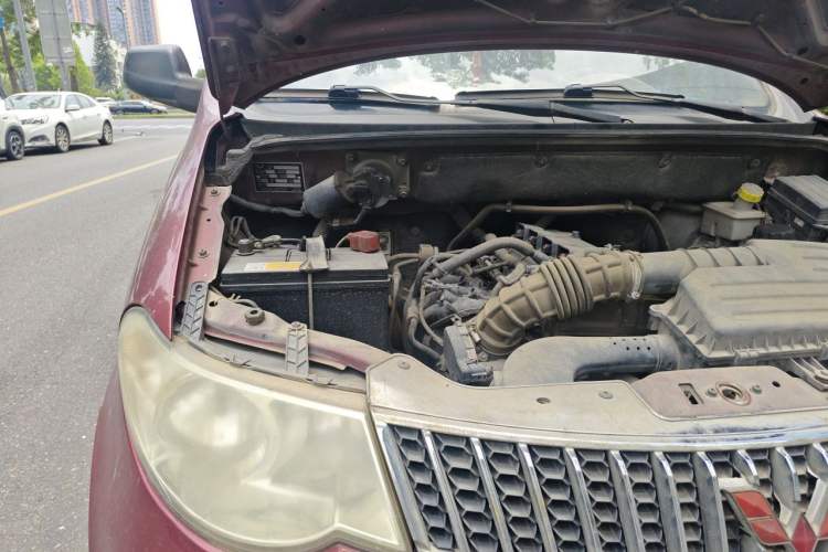 Used Wuling Hongguang 2014 1.5L Base Version Engine Bay Right