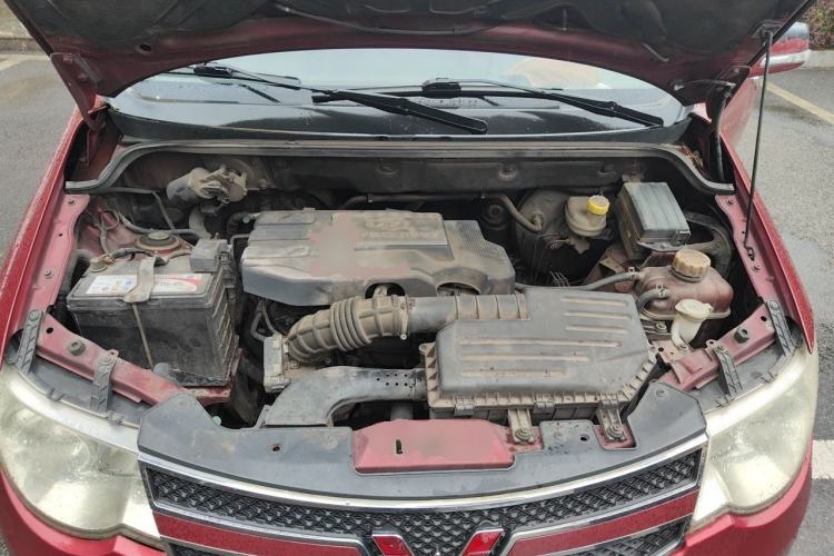 Used Wuling Hongguang 2014 1.5L S Luxury Model Engine Bay