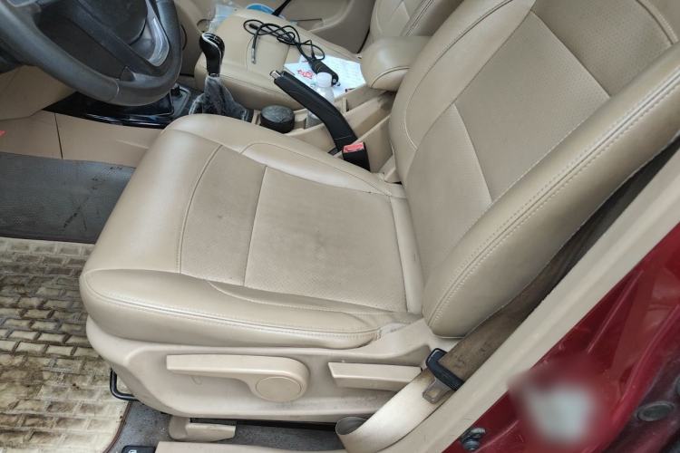 Used Wuling Hongguang 2014 1.5L S Luxury Model Left Front Seat