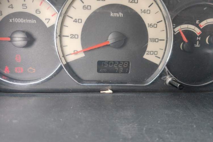 Used Wuling Hongguang 2014 1.5L S Luxury Model Odometer Close Up