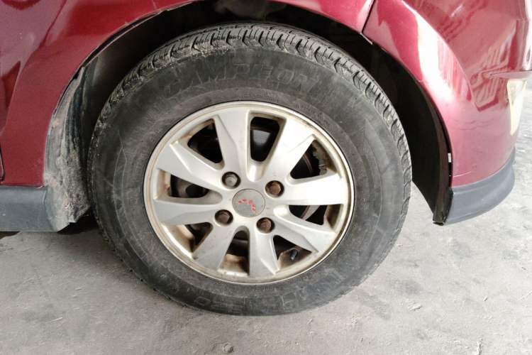 Used Wuling Hongguang 2014 1.5L S Luxury Model Right Front Wheel Hub