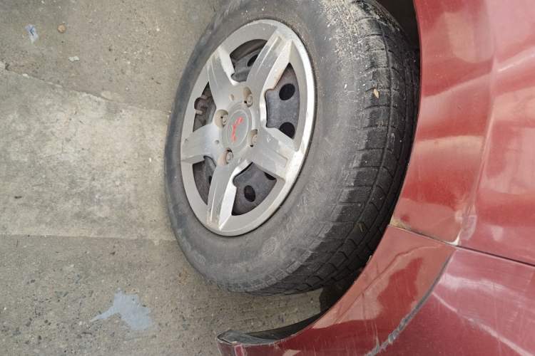Used Wuling Hongguang 2014 1.5L Base Version Right Front Wheel Hub