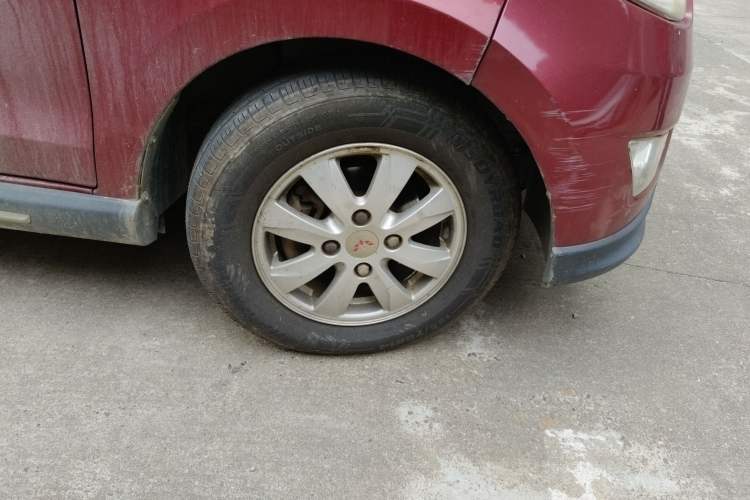 Used Wuling Hongguang 2014 1.2L S Comfort Model China IV Right Front Wheel Hub