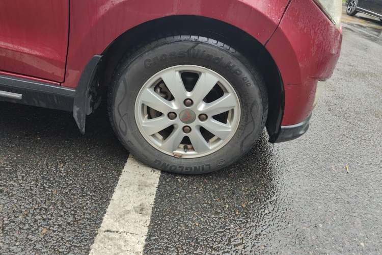 Used Wuling Hongguang 2014 1.5L S Luxury Model Right Front Wheel Hub