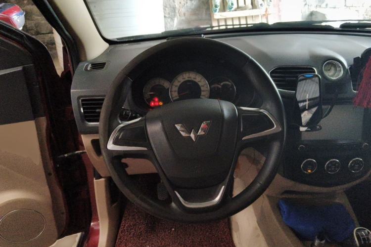 Used Wuling Hongguang 2014 1.5L S Luxury Model Steering Wheel