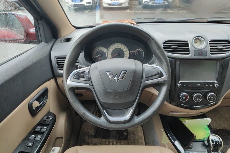 Used Wuling Hongguang 2014 1.5L S Luxury Model Steering Wheel