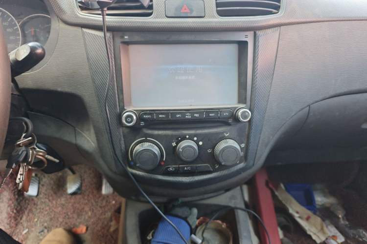 Used Wuling Hongguang 2014 1.2L Standard Model China IV Audio And AC Panel