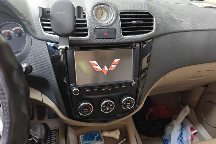 Used Wuling Hongguang 2014 1.5L S Comfort Model Audio And AC Panel