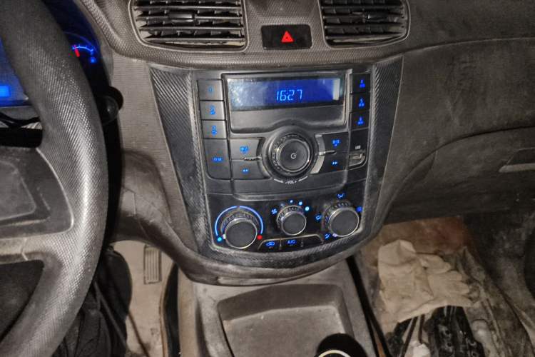 Used Wuling Hongguang 2014 1.5L S Standard Version Audio And AC Panel