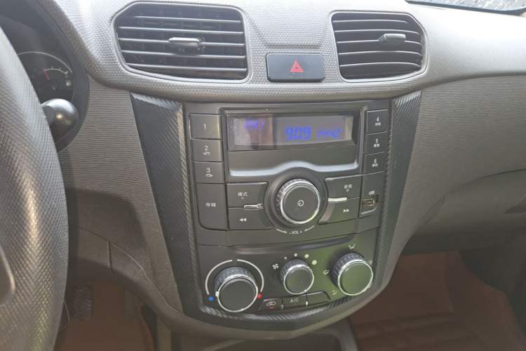 Used Wuling Hongguang 2014 1.5L S Standard Version Audio And AC Panel