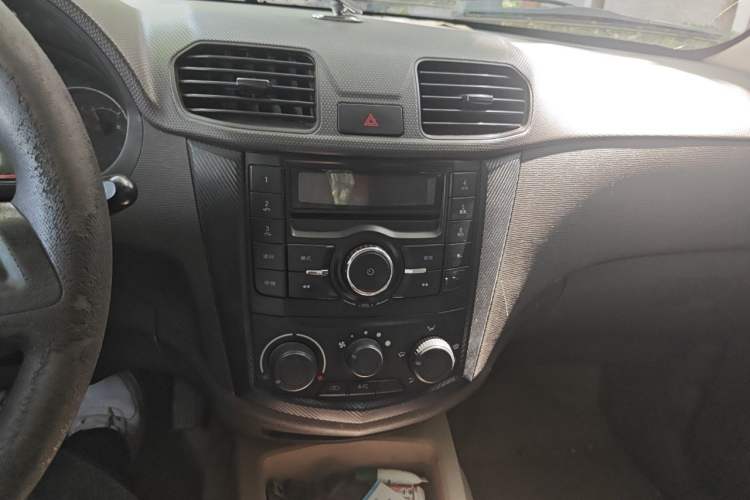 Used Wuling Hongguang 2014 1.2L Standard Model China IV Audio And AC Panel