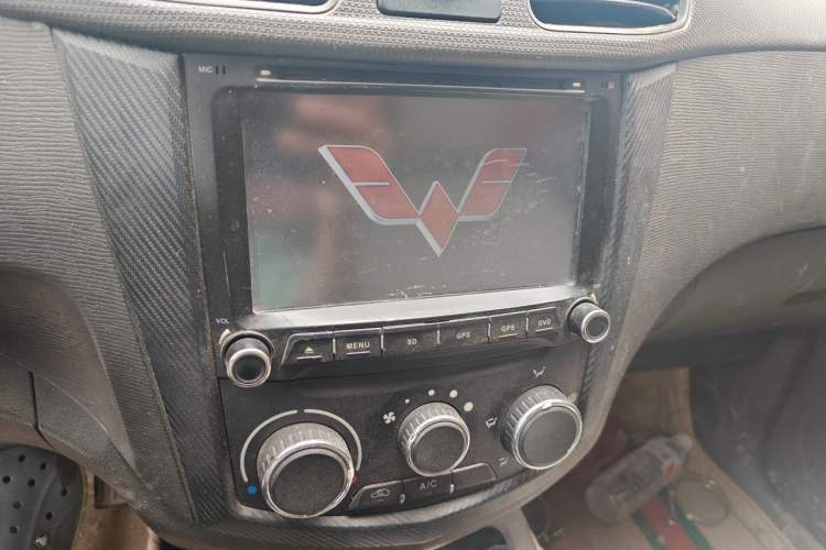 Used Wuling Hongguang 2014 1.5L S Standard Version Audio And AC Panel