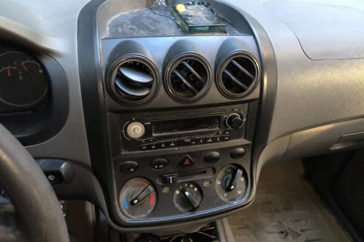 Used Wuling Hongguang 2014 1.5L Base Version Audio And AC Panel