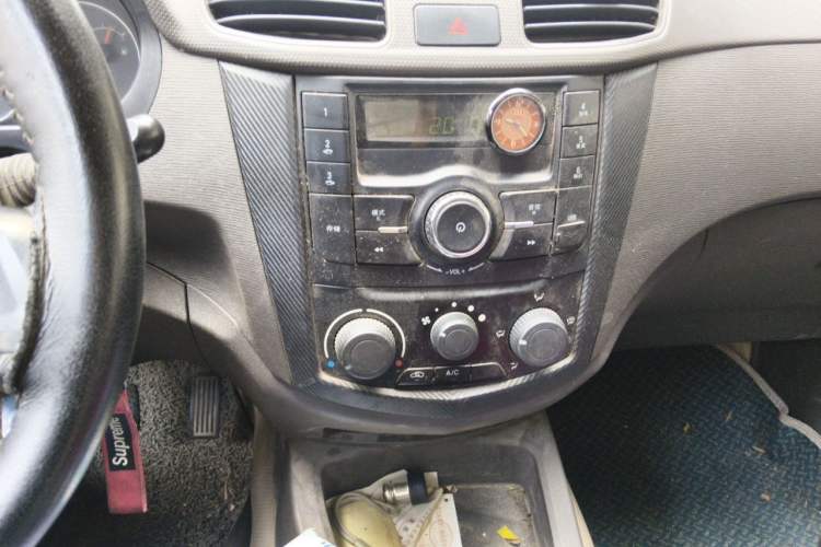 Used Wuling Hongguang 2014 1.5L Standard Version Audio And AC Panel