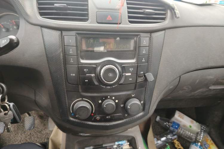 Used Wuling Hongguang 2014 1.5L Standard Version Audio And AC Panel