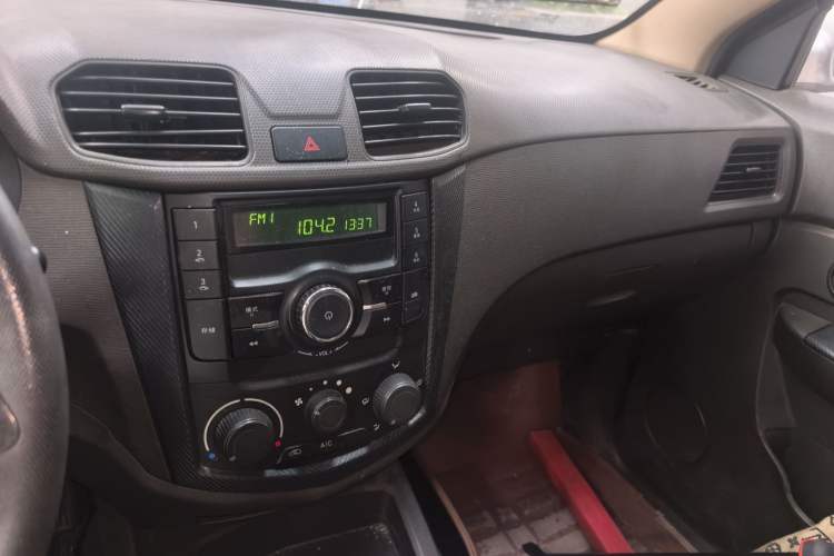 Used Wuling Hongguang 2014 1.2L Standard Model China IV Audio And AC Panel