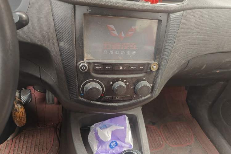 Used Wuling Hongguang 2014 1.5L Base Version Audio And AC Panel