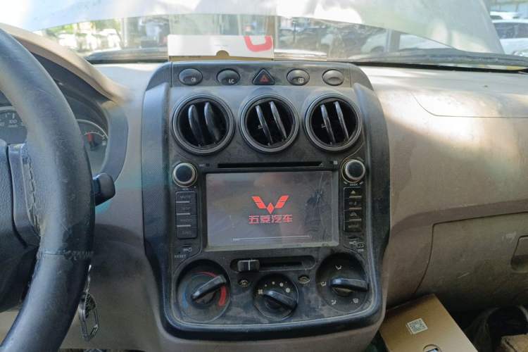 Used Wuling Hongguang 2014 1.2L Standard Model China IV Audio And AC Panel