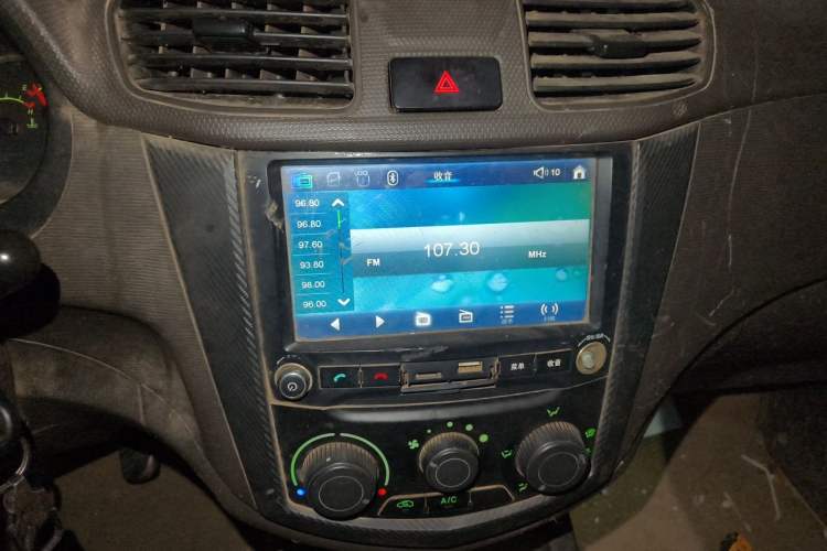 Used Wuling Hongguang 2014 1.2L Standard Model China IV Audio And AC Panel