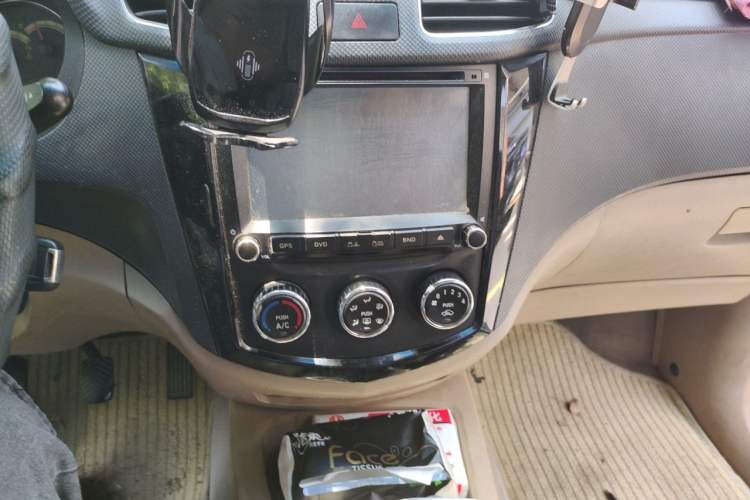 Used Wuling Hongguang 2014 1.5L S Comfort Model Audio And AC Panel