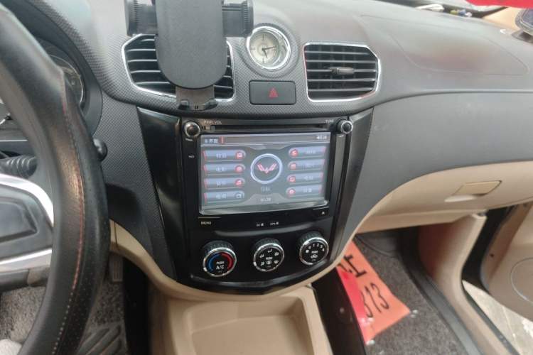 Used Wuling Hongguang 2014 1.5L S Comfort Model Audio And AC Panel