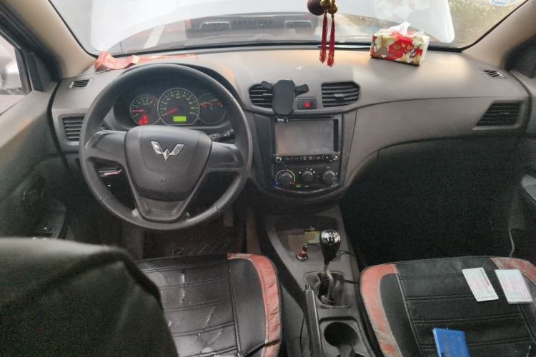 Used Wuling Hongguang 2014 1.2L Standard Model China IV Center Console