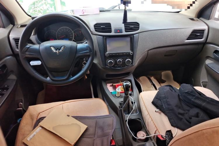 Used Wuling Hongguang 2014 1.5L S Standard Version Center Console