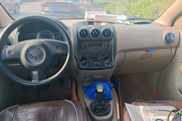 Used Wuling Hongguang 2014 1.5L Standard Version Center Console