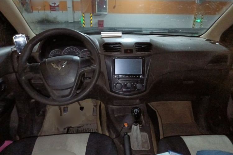 Used Wuling Hongguang 2014 1.5L Base Version Center Console