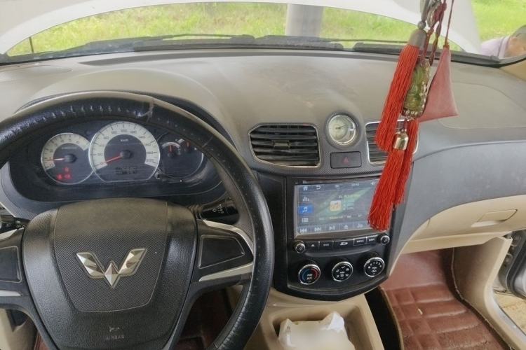 Used Wuling Hongguang 2014 1.2L S Comfort Model China IV Center Console