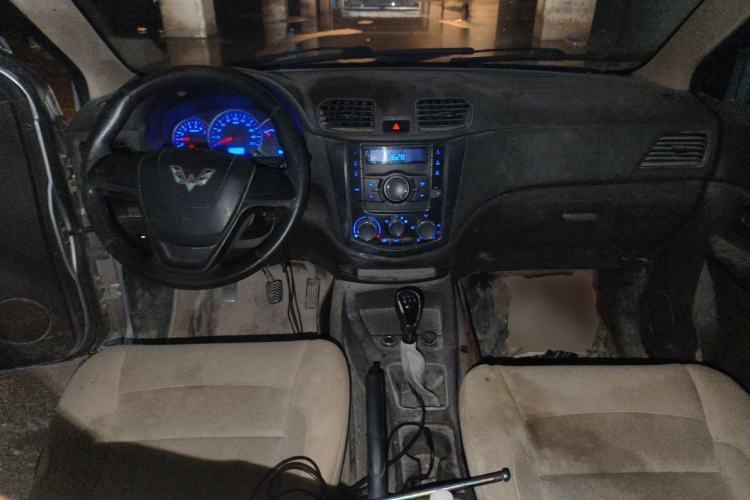 Used Wuling Hongguang 2014 1.5L S Standard Version Center Console