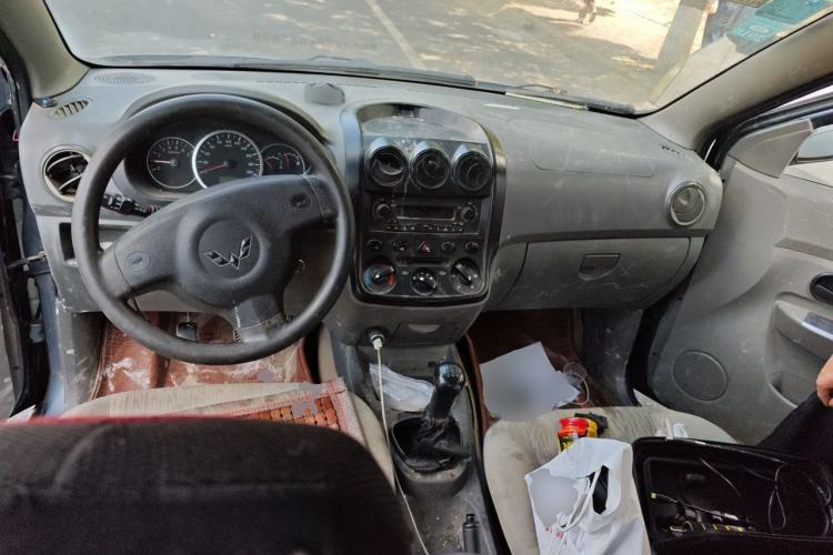 Used Wuling Hongguang 2014 1.2L Base Model China IV Center Console