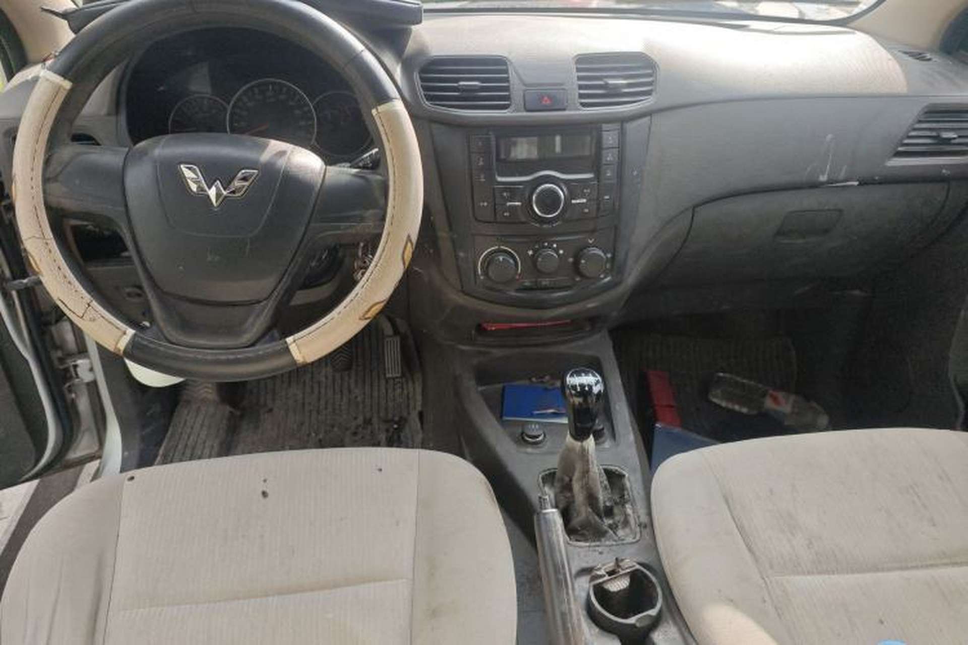 Used Wuling Hongguang 2014 1.2L Base Model China IV Center Console