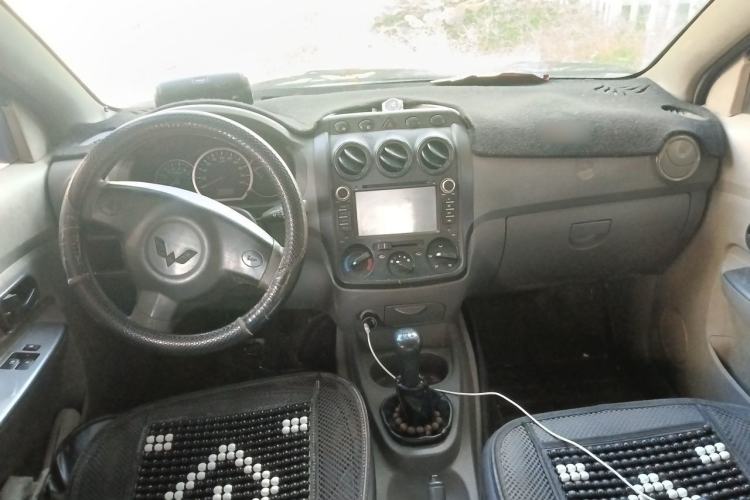 Used Wuling Hongguang 2014 1.2L Base Model China IV Center Console