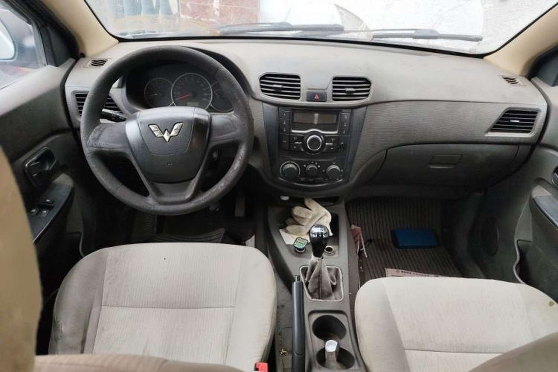 Used Wuling Hongguang 2014 1.2L Base Model China IV Center Console