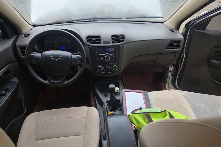 Used Wuling Hongguang 2014 1.5L S Standard Version Center Console