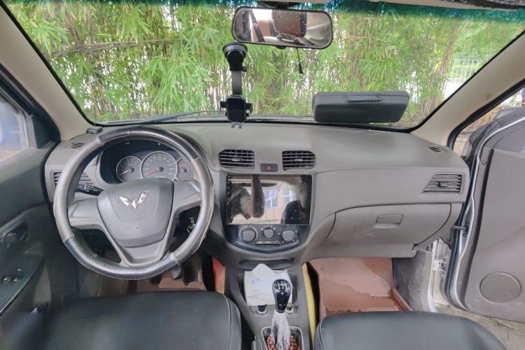 Used Wuling Hongguang 2014 1.5L Base Version Center Console