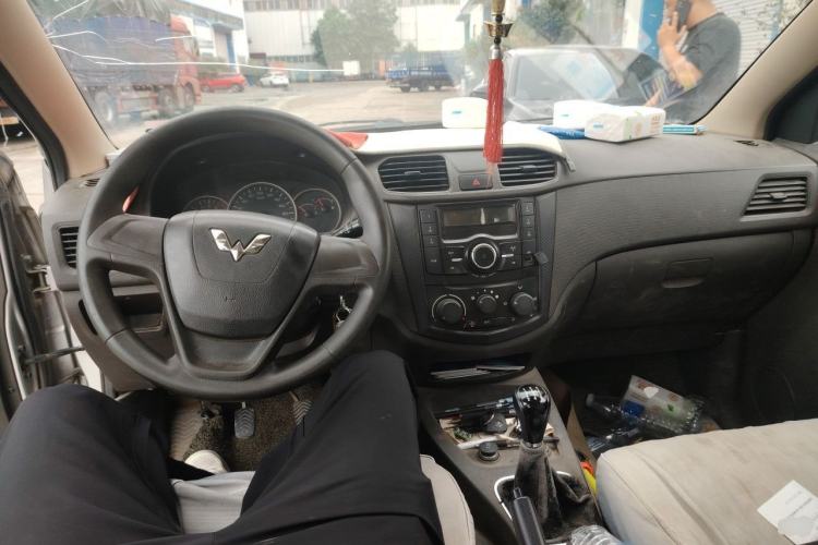 Used Wuling Hongguang 2014 1.5L Standard Version Center Console