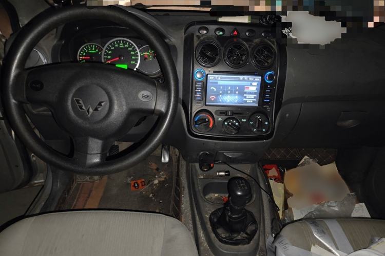 Used Wuling Hongguang 2014 1.2L Base Model China IV Center Console