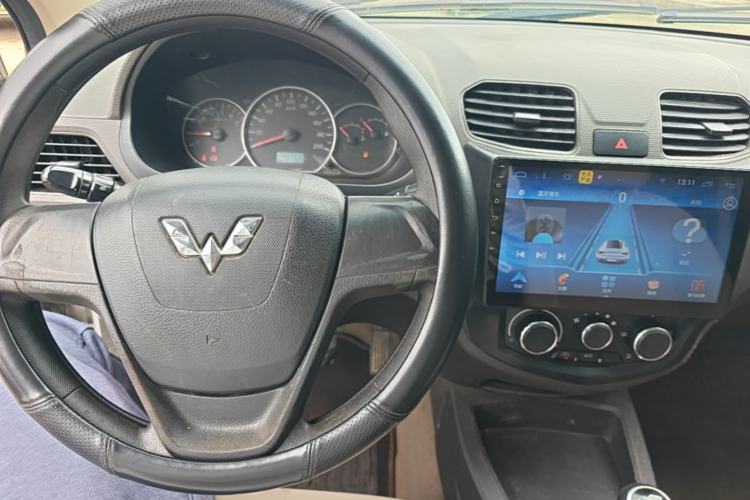 Used Wuling Hongguang 2014 1.5L S Standard Version Center Console