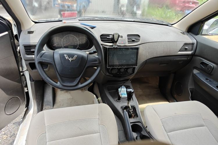 Used Wuling Hongguang 2014 1.5L Standard Version Center Console