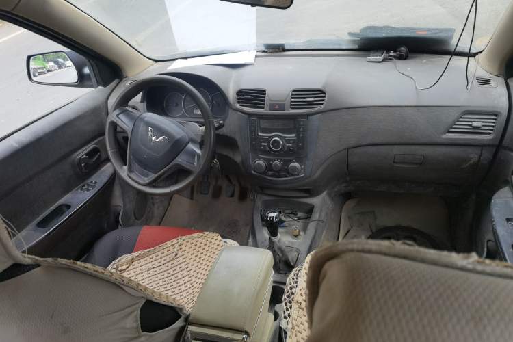 Used Wuling Hongguang 2014 1.2L Base Model China IV Center Console