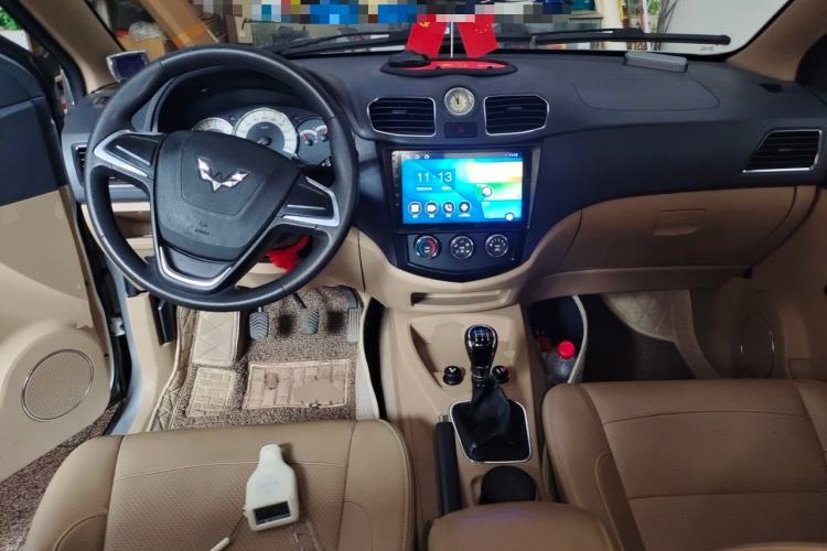 Used Wuling Hongguang 2014 1.2L S Comfort Model China IV Center Console