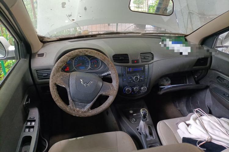 Used Wuling Hongguang 2014 1.5L S Standard Version Center Console
