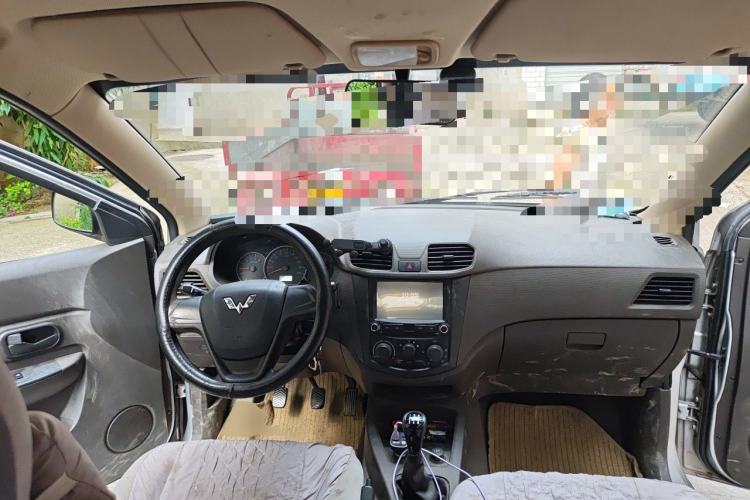 Used Wuling Hongguang 2014 1.5L Base Version Center Console