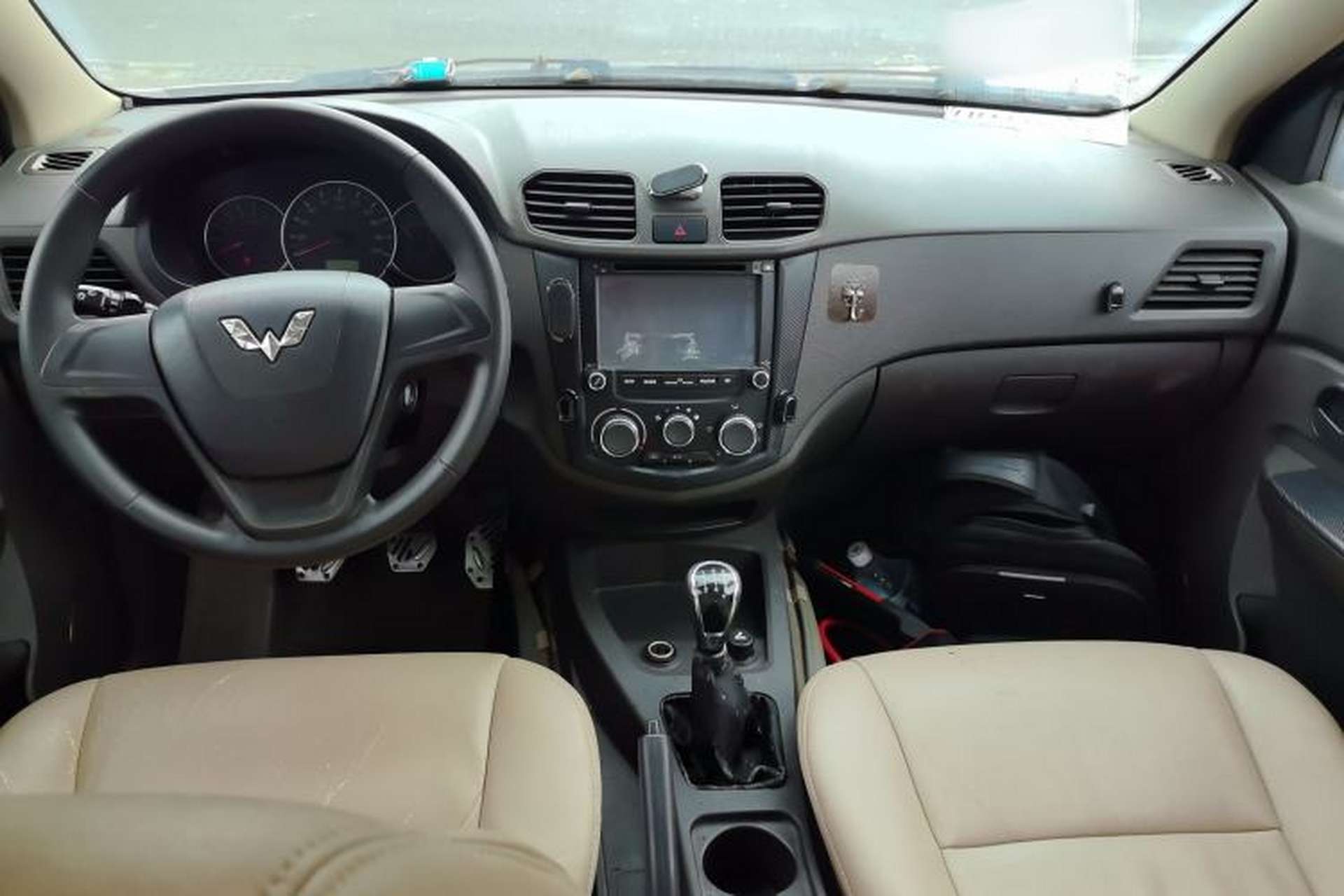 Used Wuling Hongguang 2014 1.5L S Standard Version Center Console
